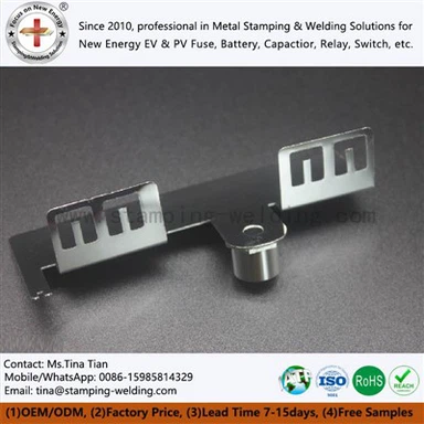 Izoliuotas autobusas už geležinkelį